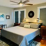 Pershing Place: Historic Home With Heated Spa/Pool By Zoo, Pearl, Golf, Witte